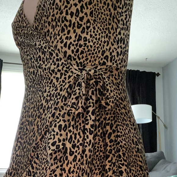 H&M CHEETA DRESS - Picture 2 of 6
